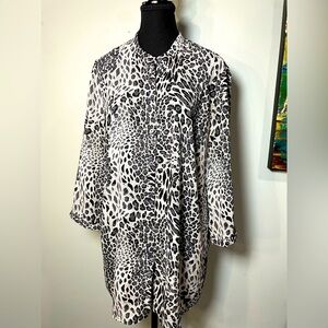 Creation women blouse size 14

Bq